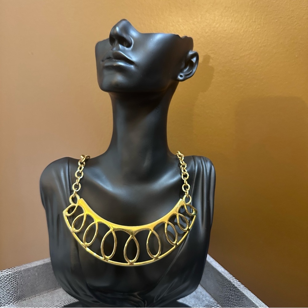 Vintage Monet gold tone necklace